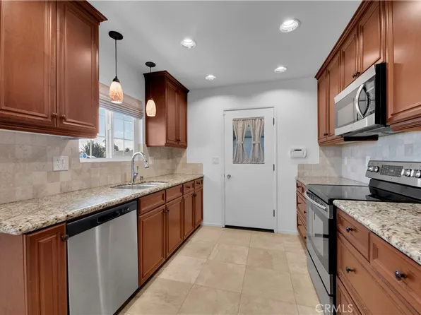 28057 Saint Marys St, Menifee, CA 92586