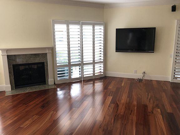 3rd image of 937 Shoreline Dr