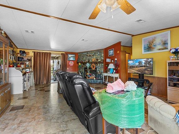 4th image of 1914 SW Jim Clark Rd