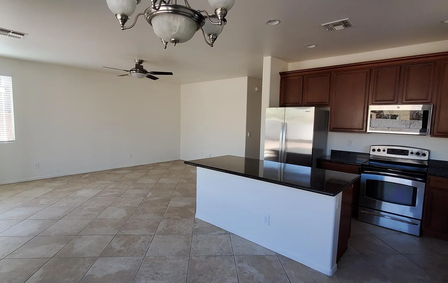 4 bed, 1828 sqft, $2,399 — Photo 4