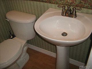 3rd image of 104 Linda Ln W