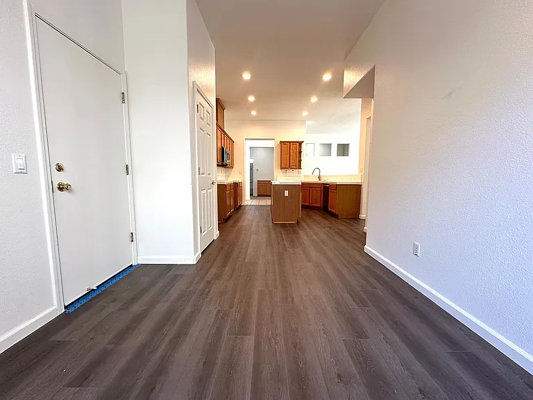 3545 Laguna Ct — Photo 12