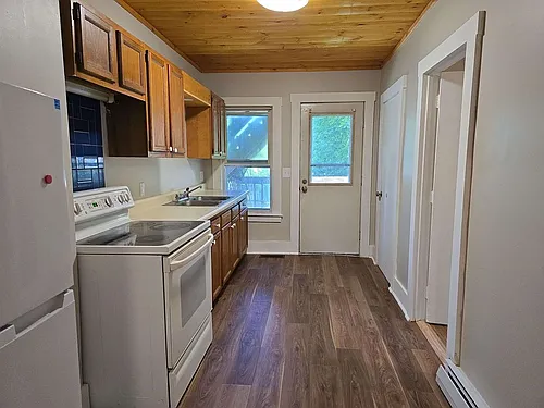 147 Laurel St Photo 1