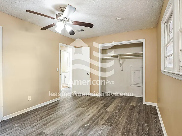 1398_009_main_bedroom_10.jpg