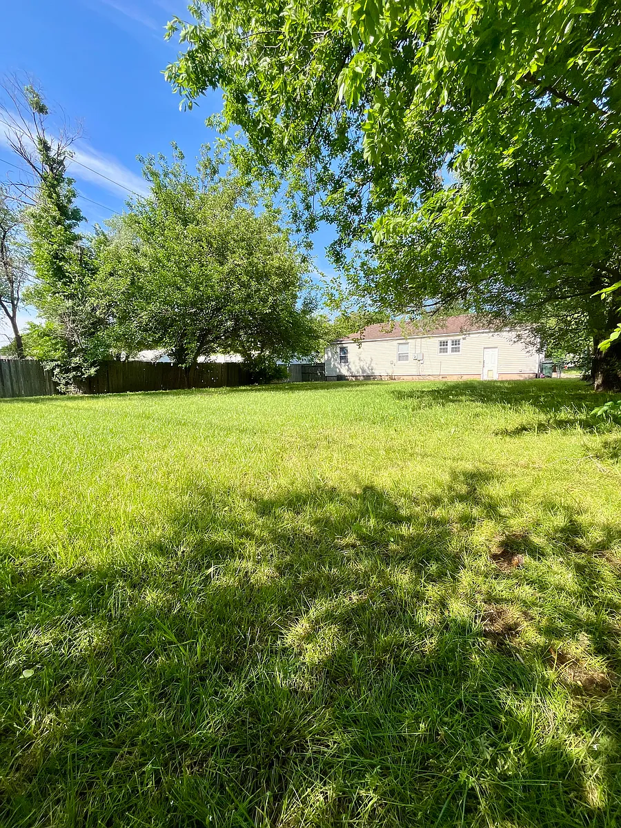 Building Photo - 407 N Cedar St