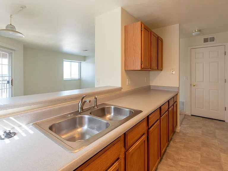 Highline Pointe Apts. — Photo 4