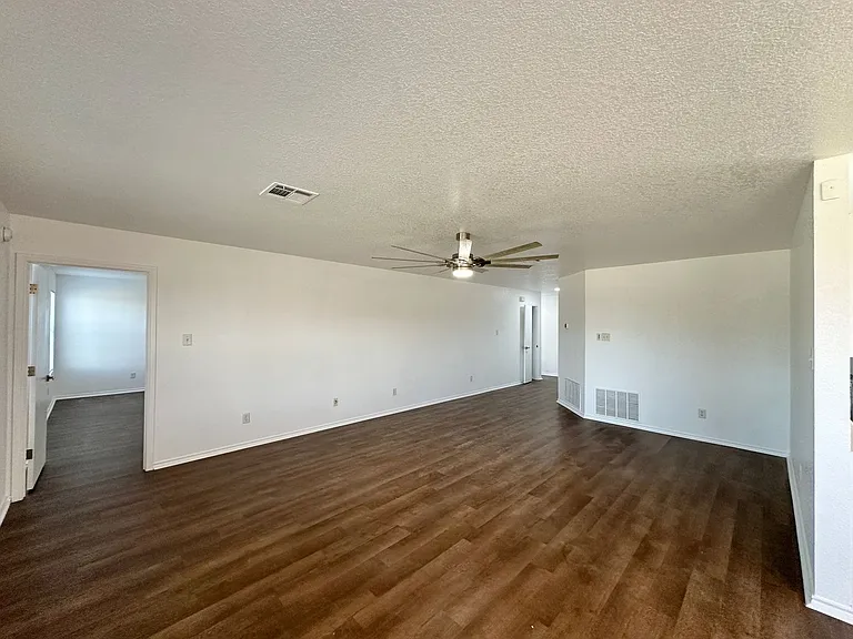3102 Viewcrest Dr — Photo 6