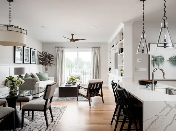 50 Coppersmith Way #5-211, Canton, MA 02021