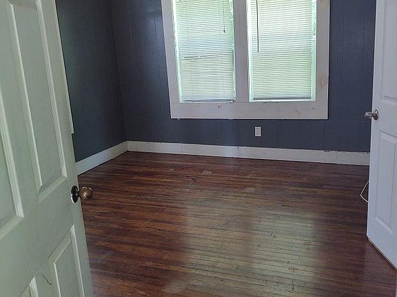3rd image of 207 S Bailey St