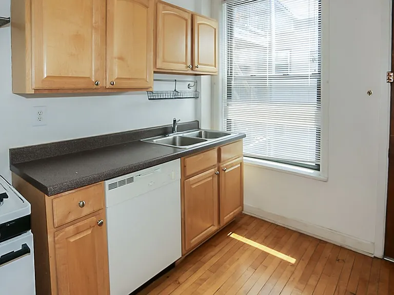3054 N Greenview Ave — Photo 20