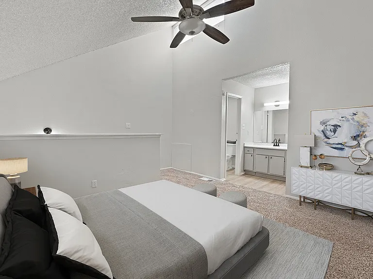 Olivo Square Apartments — Photo 20