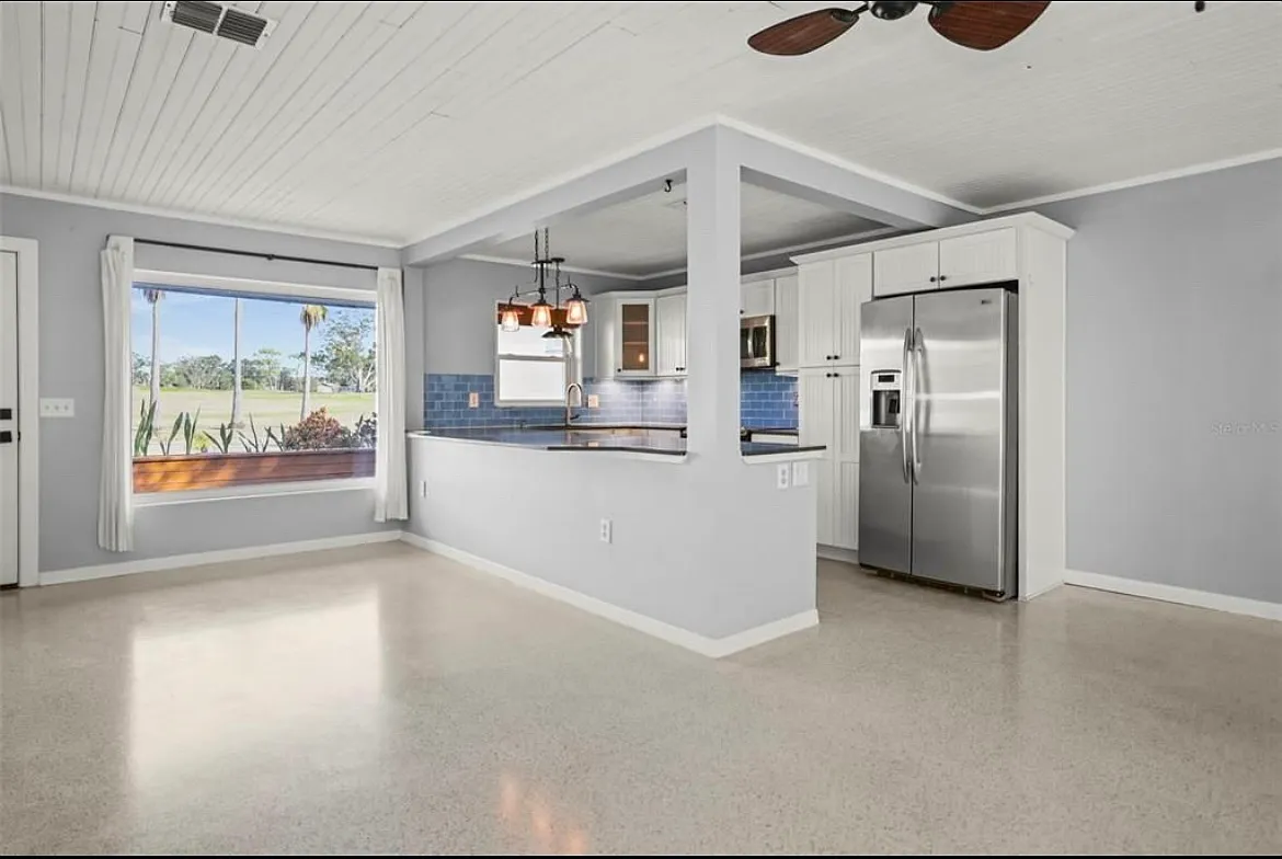 951 Greenway Ave — Photo 1
