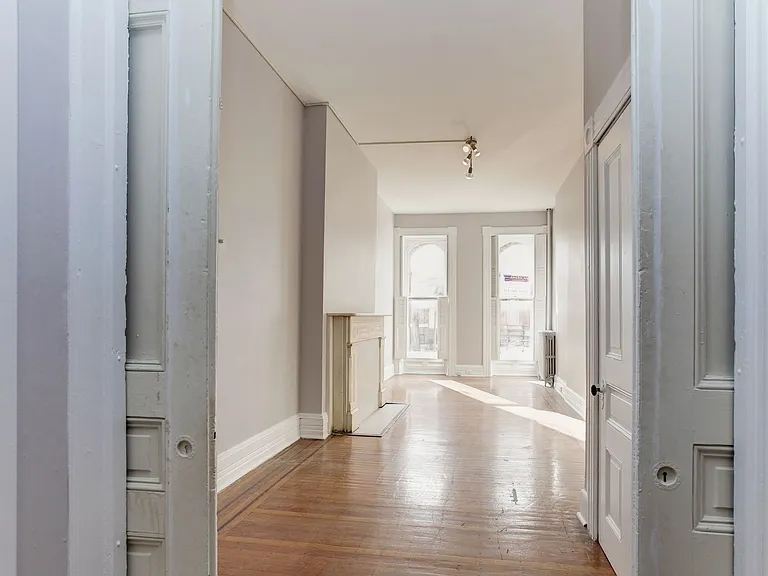 1805 Bolton St — Photo 11