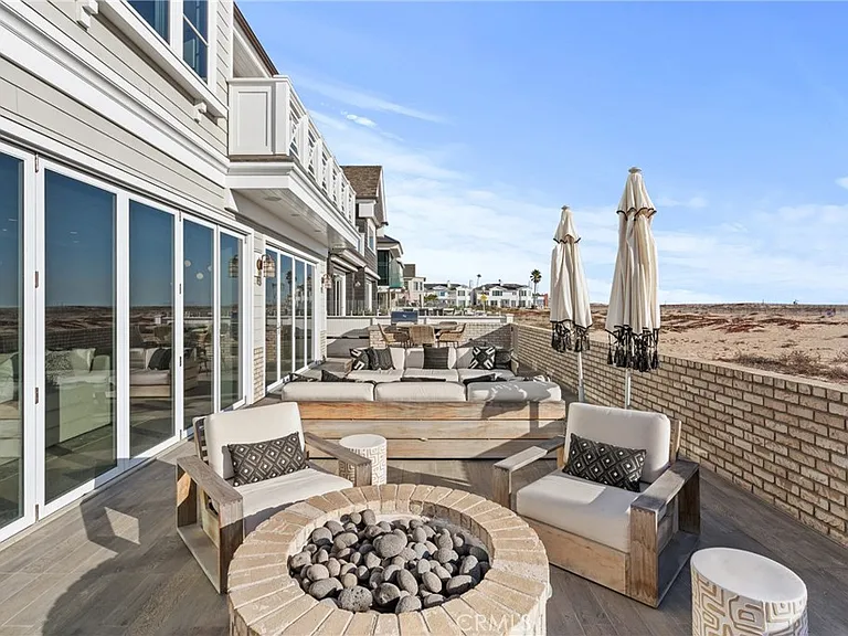 1215 E Balboa Blvd — Photo 10