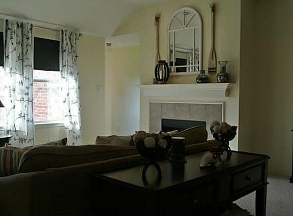 5th image of 2209 Eisenhower Dr