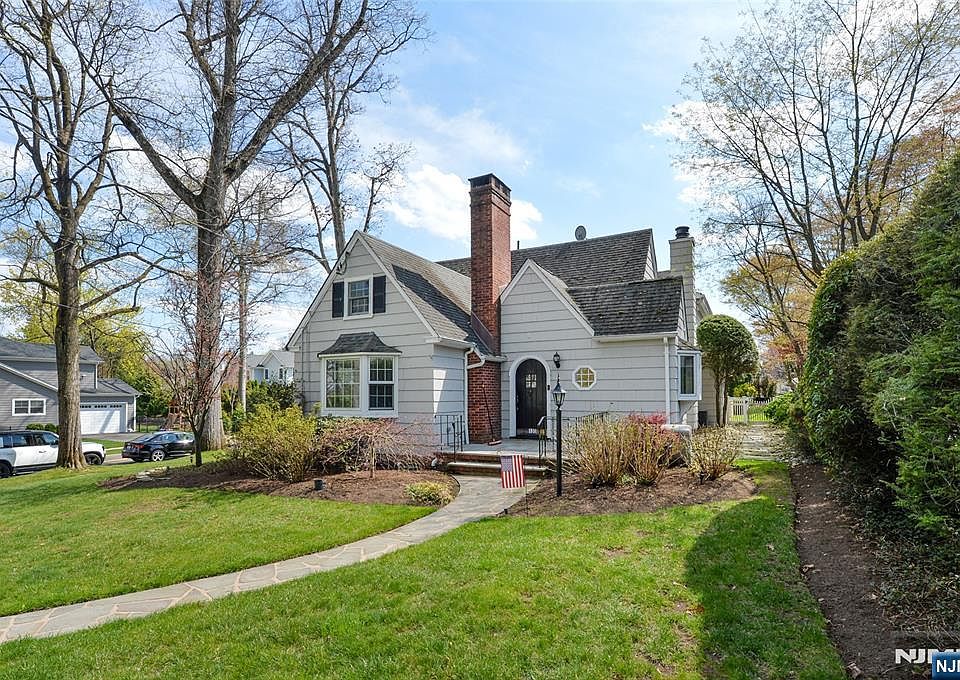 1st image of 130 Glenwood Rd