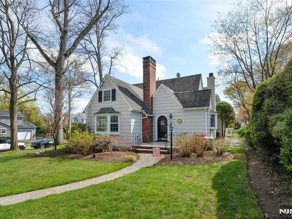 130 Glenwood Rd, Ridgewood, NJ 07450