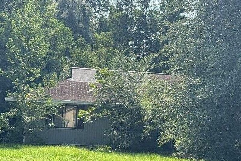 1st image of 961 Pelham Dr
