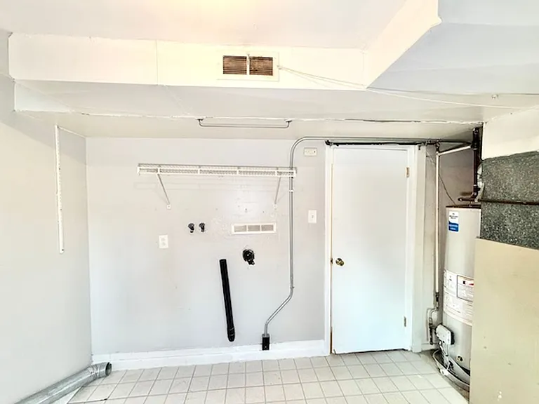 387 S Queen Cir — Photo 31