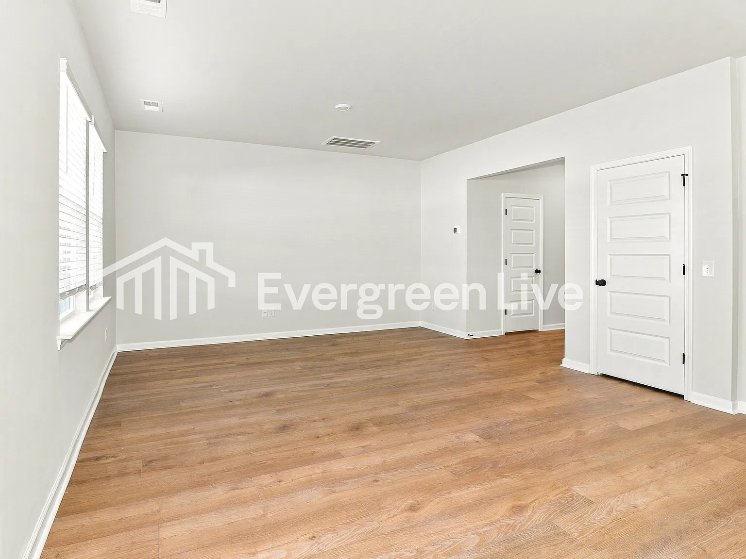 4 bed, 2.5 bath, 1825 sqft, $1,705 — Photo 3