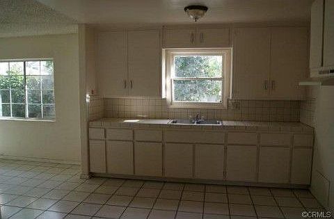 3rd image of 14622 Los Angeles St