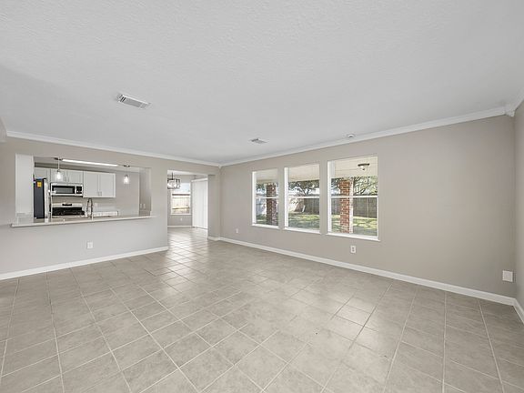 5th image of 21619 Knightsbrook Ln