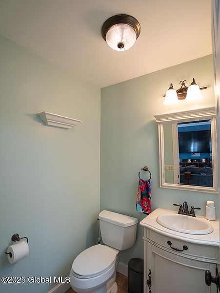 3rd image of 33 Russell Avenue