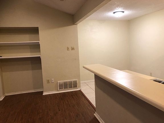 4th image of 8701/8703 Holly St