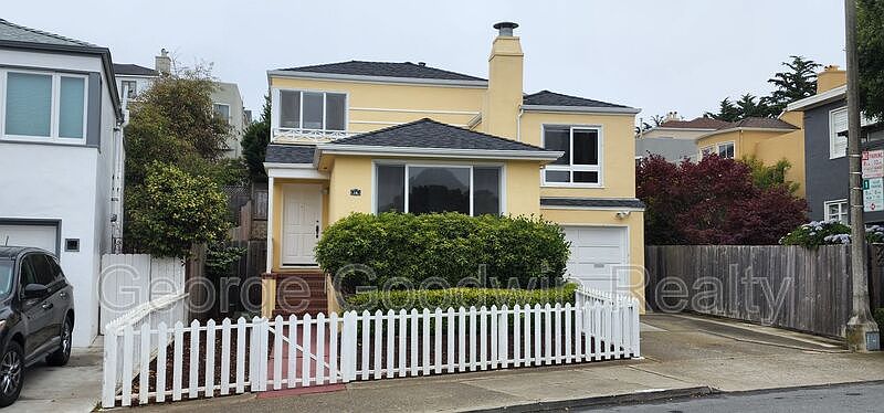 1st image of 16 Lyndhurst Dr