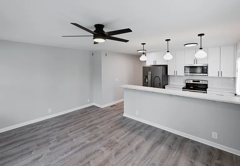 2502 Sharondale Dr — Photo 1