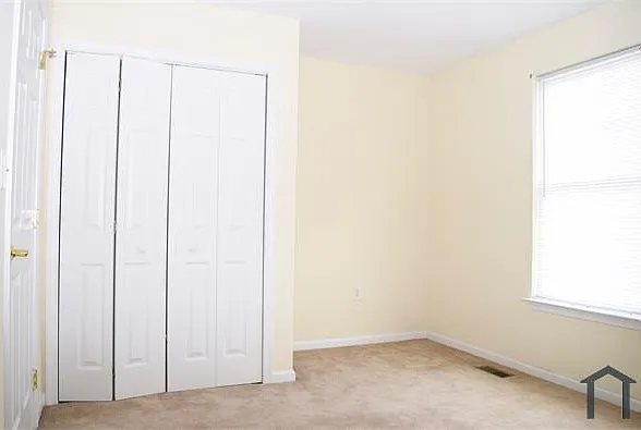 3 bed, 1350 sqft, $2,000 — Photo 2