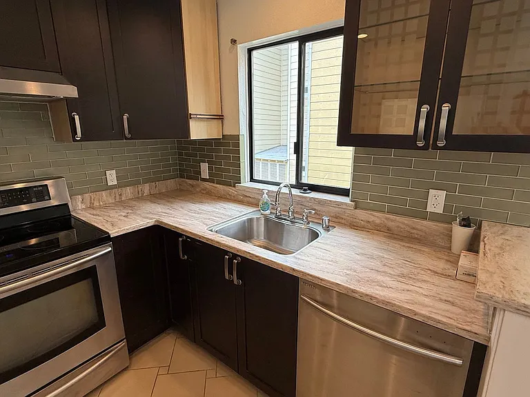 1415 Eddy St — Photo 10