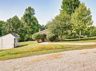 9097 E Dogwood Rd, Bloomfield, IN 47424