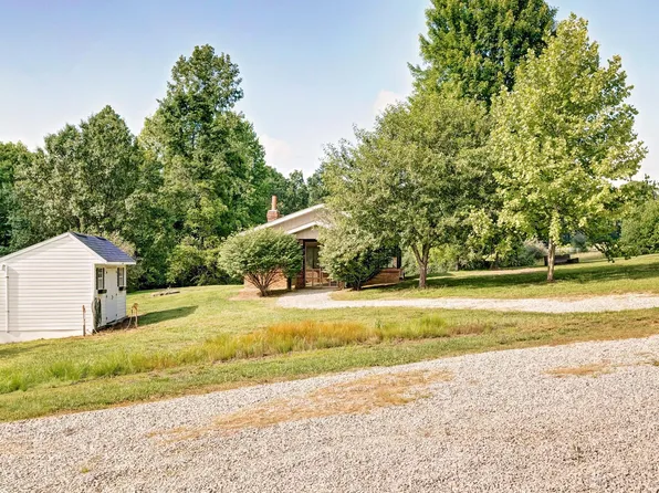 9097 E Dogwood Rd, Bloomfield, IN 47424