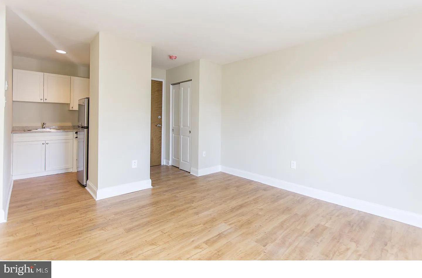 1 bed, 1.0 bath, 650 sqft, $2,135 — Photo 2