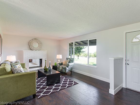 3rd image of 20260 SE Cherry Blossom Ln