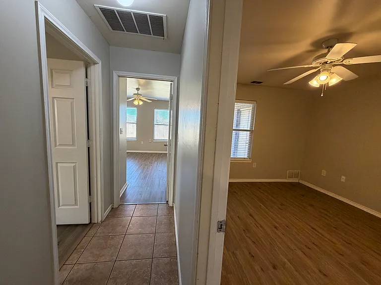 706 N Englewood Ave #A — Photo 13