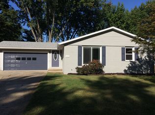 2411 Cahokia Dr, Springfield, IL 62702