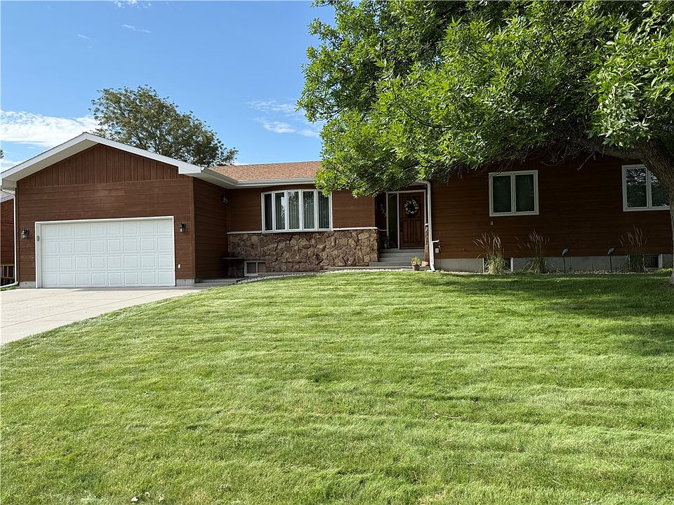 1st image of 373 Stewart Ct S