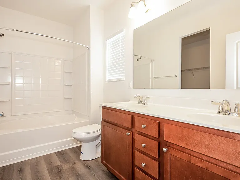 2304 Lake Vista Dr — Photo 10