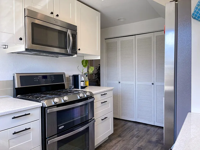 1655 Greenfield Ave #29 — Photo 5