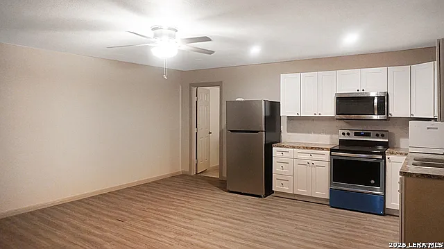 1506 Waverly Ave — Photo 4