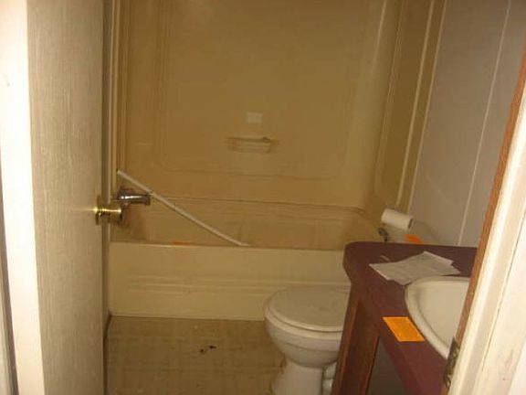 5th image of 906 Latimer St