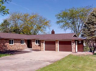208 Elm Cir, Eureka, IL