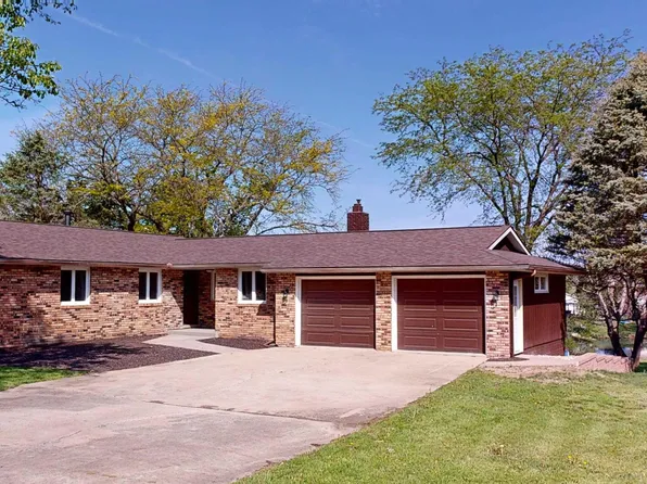 208 Elm Cir, Eureka, IL 61530