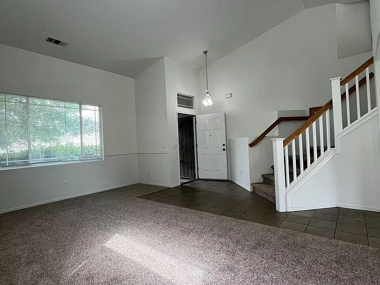 1022 Bess Pl — Photo 4