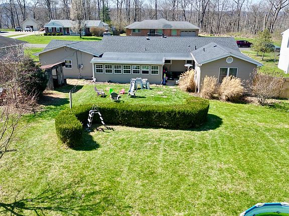 3rd image of 5 Shawnee Dr