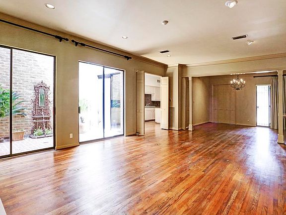 4th image of 10 S Briar Hollow Ln Unit 77