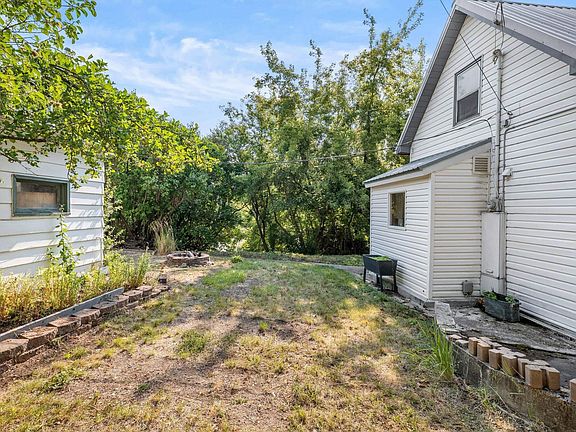 3rd image of 811 Almota Rd