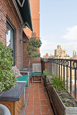 Sold by Compass | media 12